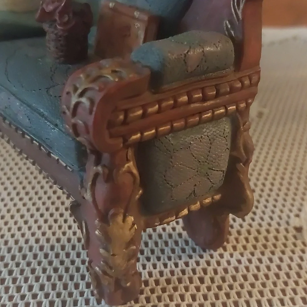 Victorian Style Loveseat Sofa Unique Picture Frame Holder